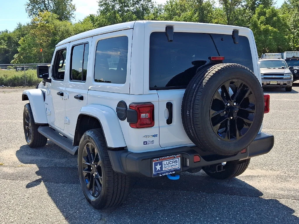 Used 2023 Bright White Clearcoat Jeep Sahara image 9