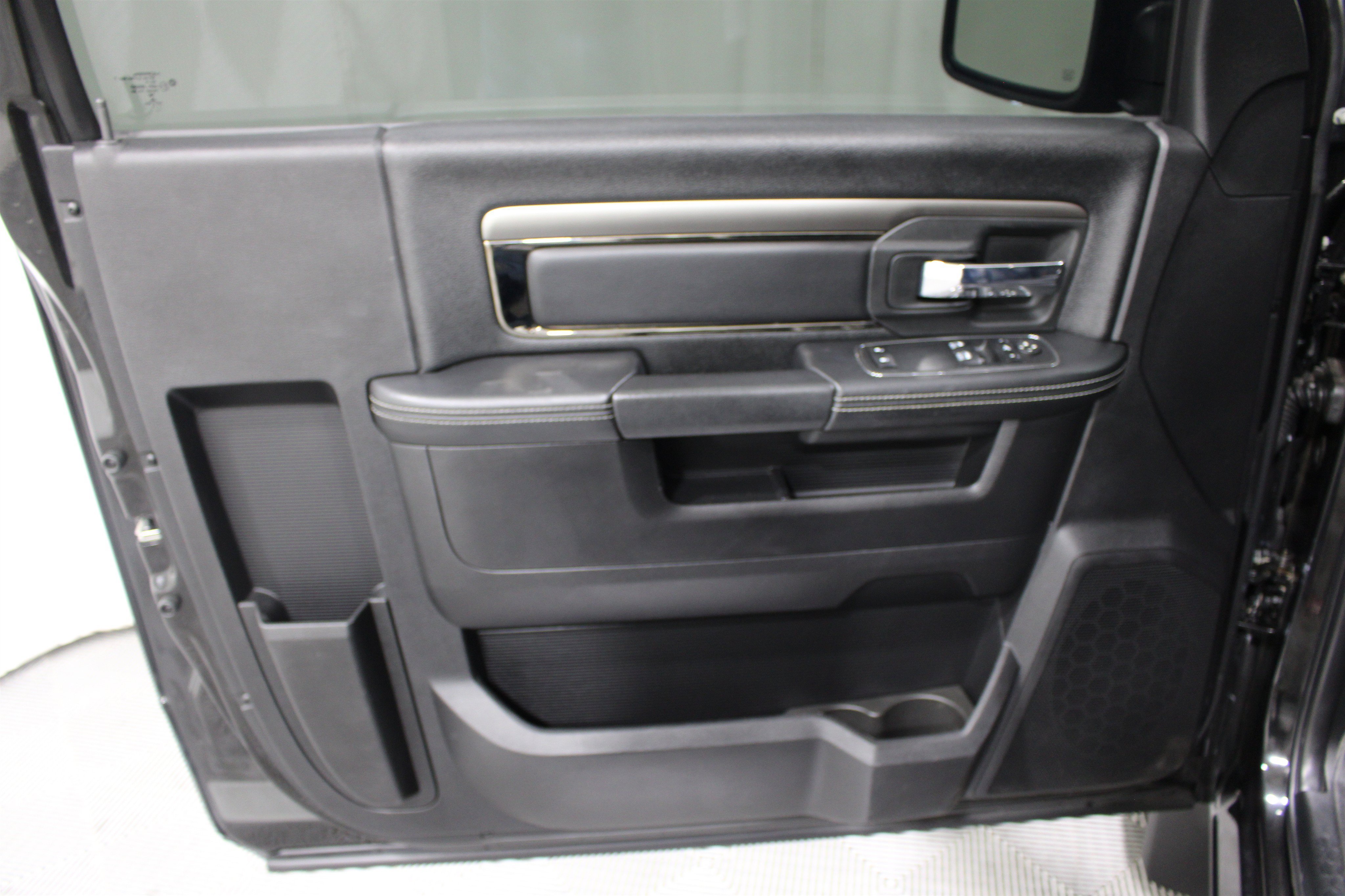 Used 2017 Brilliant Black Crystal Pearlcoat Ram Sport image 6