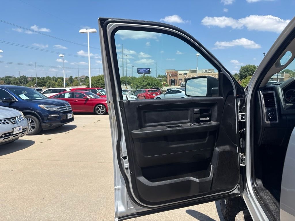 Used 2018 Bright Silver Clearcoat Metallic Ram Tradesman image 9