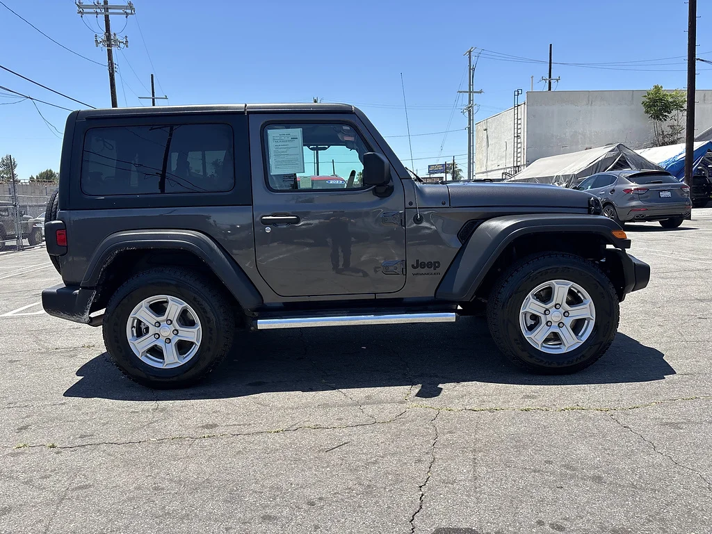 Used 2022 Granite Crystal Metallic Clear Coat Jeep Sport S image 3