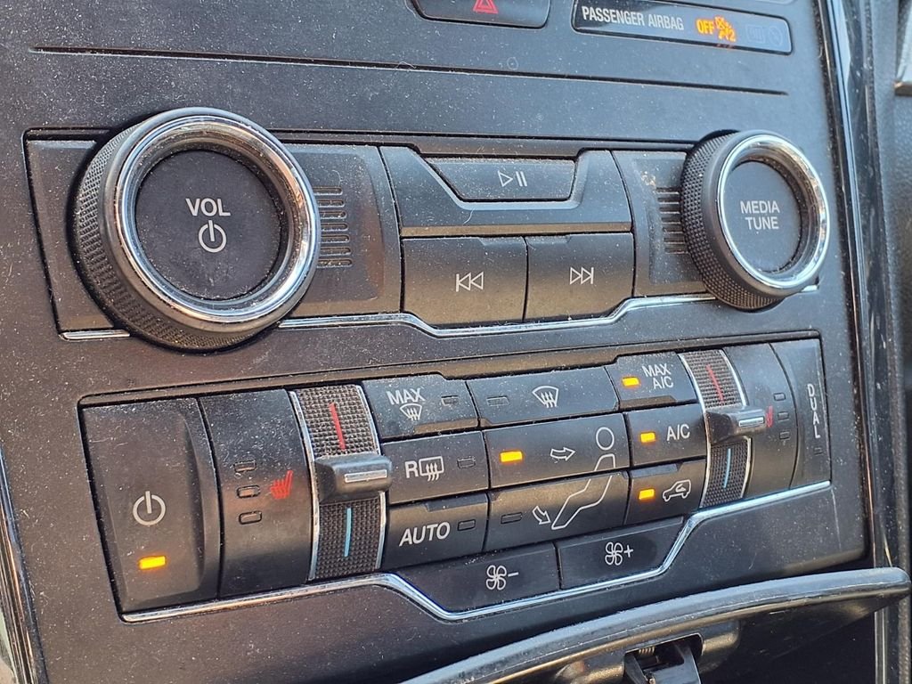 Used 2018 Black Ford XLT image 21