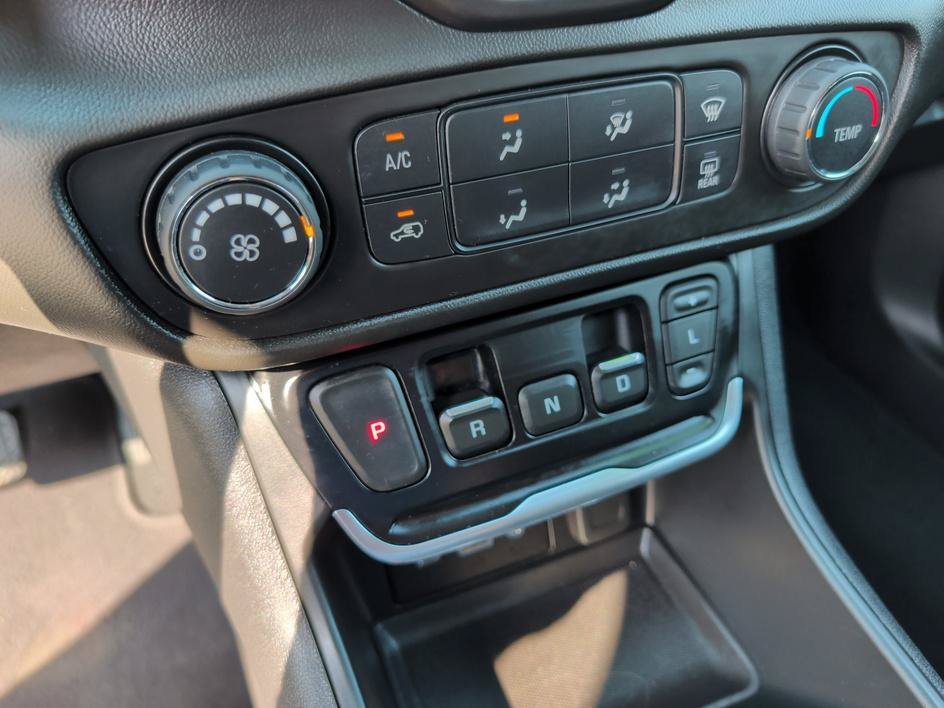 Used 2021 Graphite Gray Metallic GMC SLE image 26