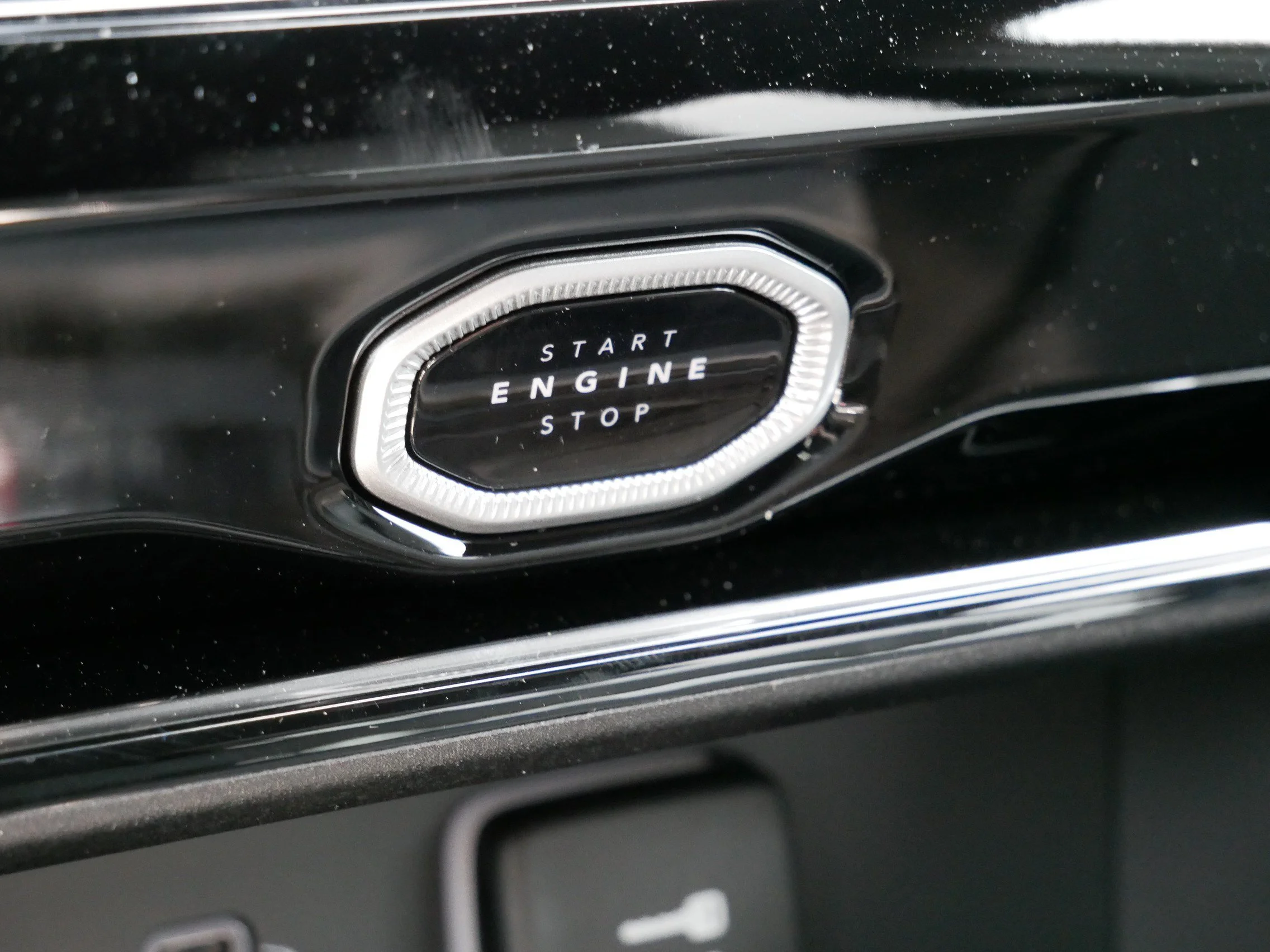 New 2026 Diamond Black Crystal Pearlcoat Jeep Limited image 20