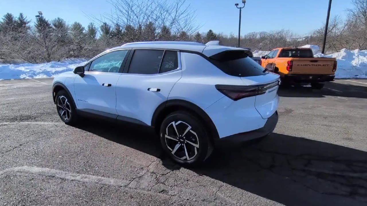 New 2026 Summit White Chevrolet LT image 41