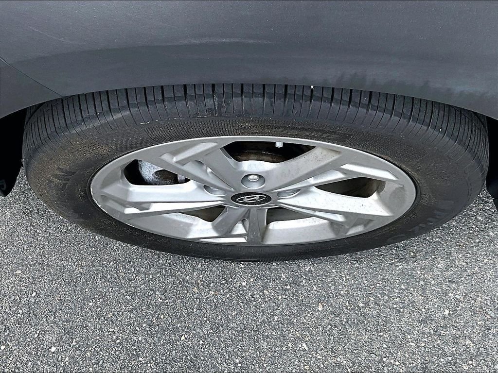 Used 2023 Gray Hyundai SEL image 7
