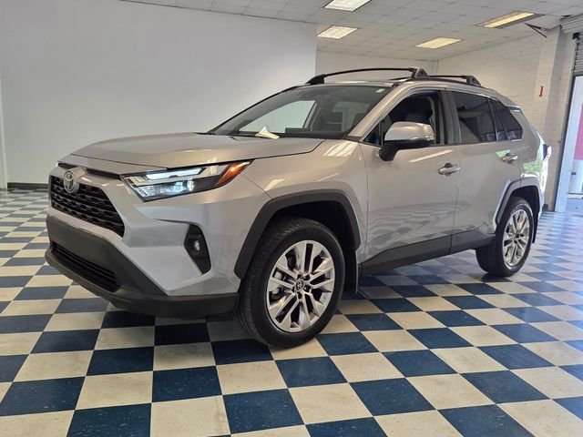 Used 2025 Silver Toyota XLE Premium image 3