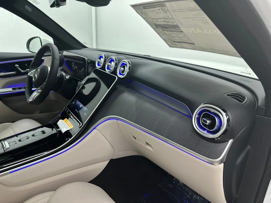 New 2027 White Mercedes-Benz GLC 300 image 25