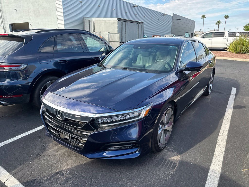 Used 2018 Blue Honda Touring image 11