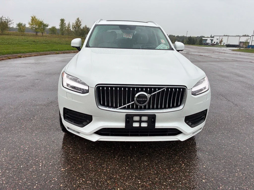 Used 2020 White Volvo T5 Momentum image 3