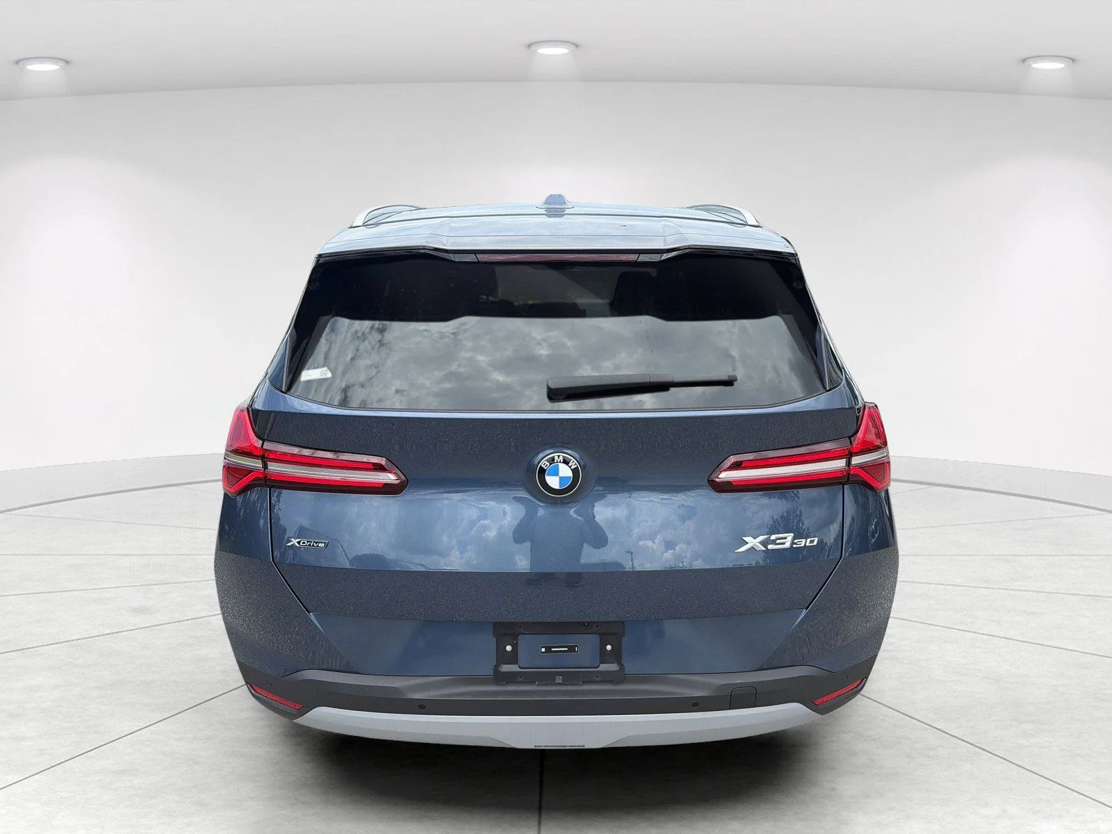 New 2026 Arctic Race Blue metallic BMW 30 xDrive image 5