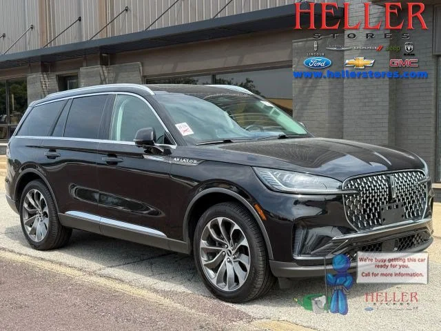 Used 2025 Black Metallic Lincoln Premiere image 1