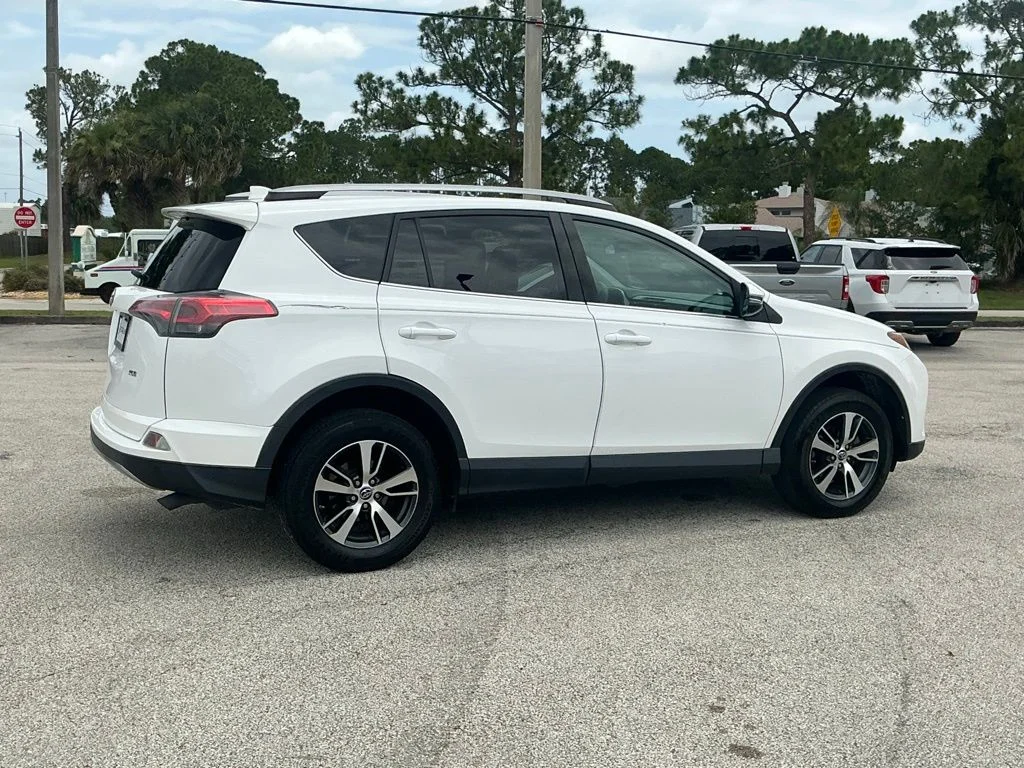 Used 2017 White Toyota XLE image 16