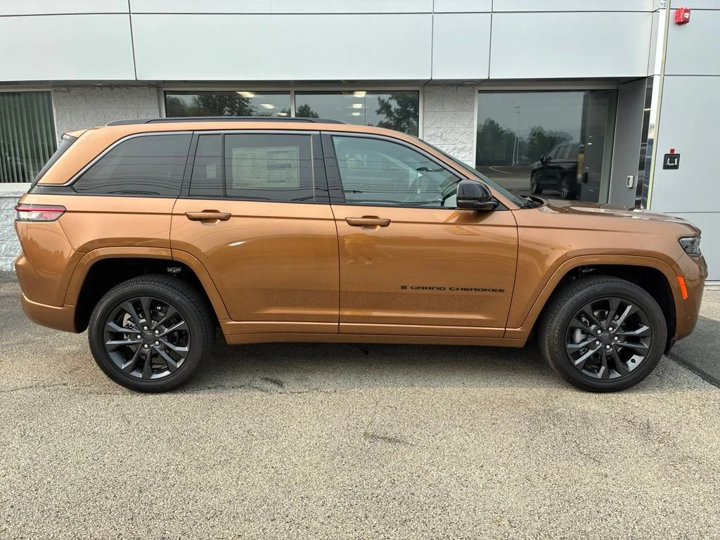 New 2026 Copper Shino Metallic Clear-Coat Exterior Paint Jeep Limited Reserve image 7