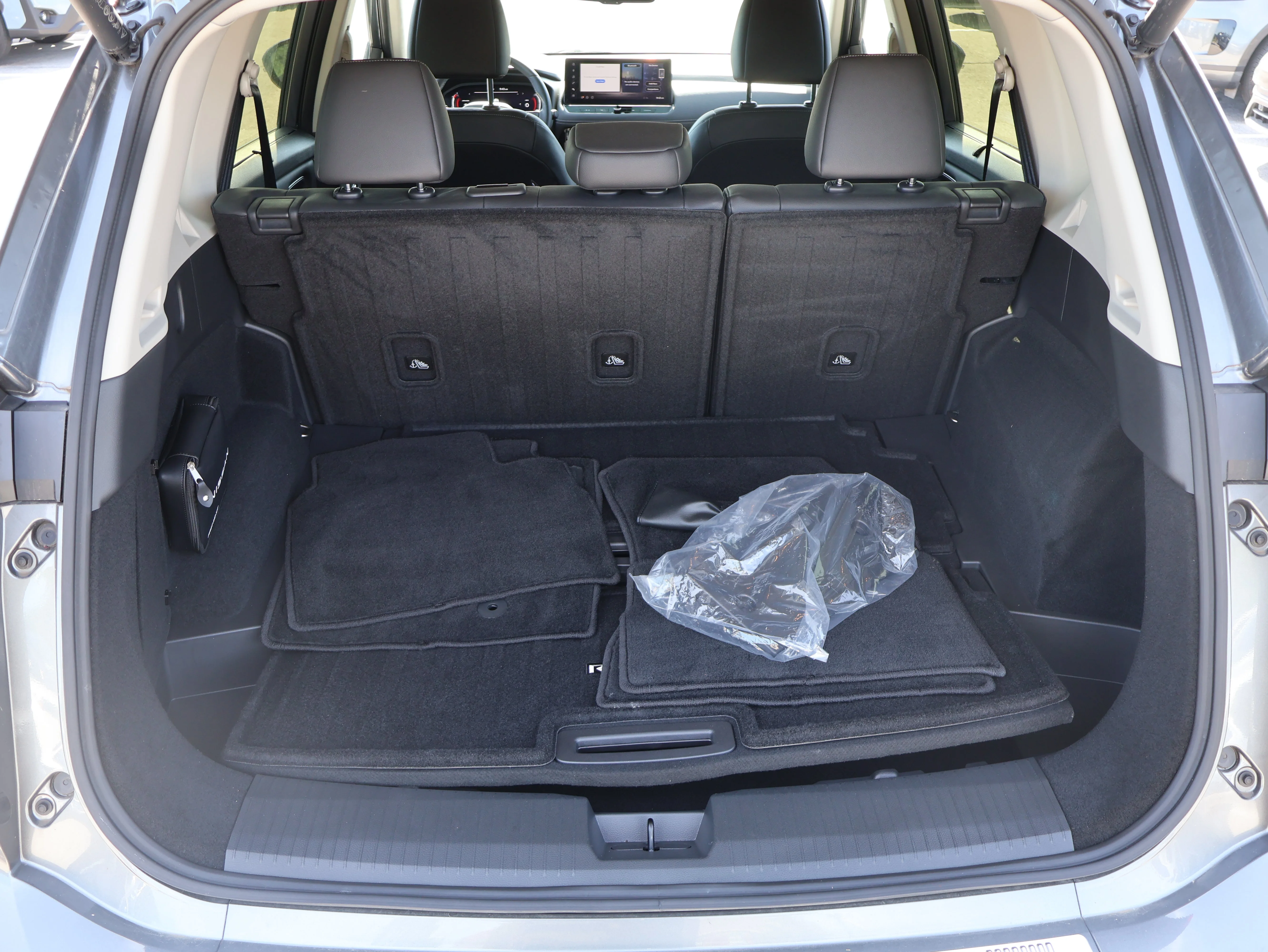 Used 2025 Gun Metallic Nissan SL image 15