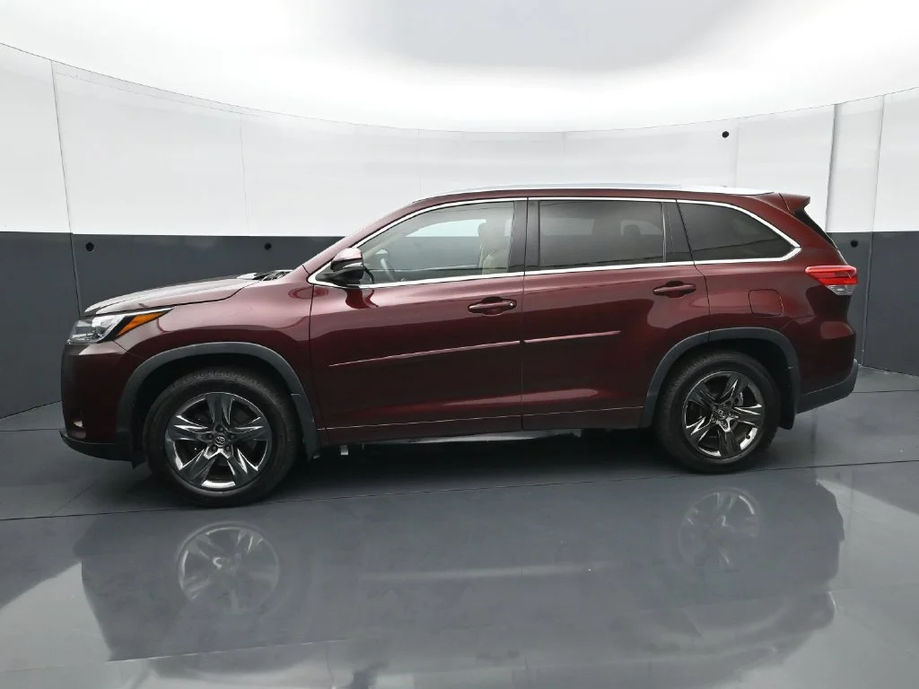 Used 2018 Ooh La La Rouge Mica Toyota Limited Platinum image 4