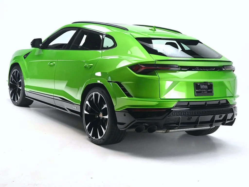Used 2023  Lamborghini  image 4