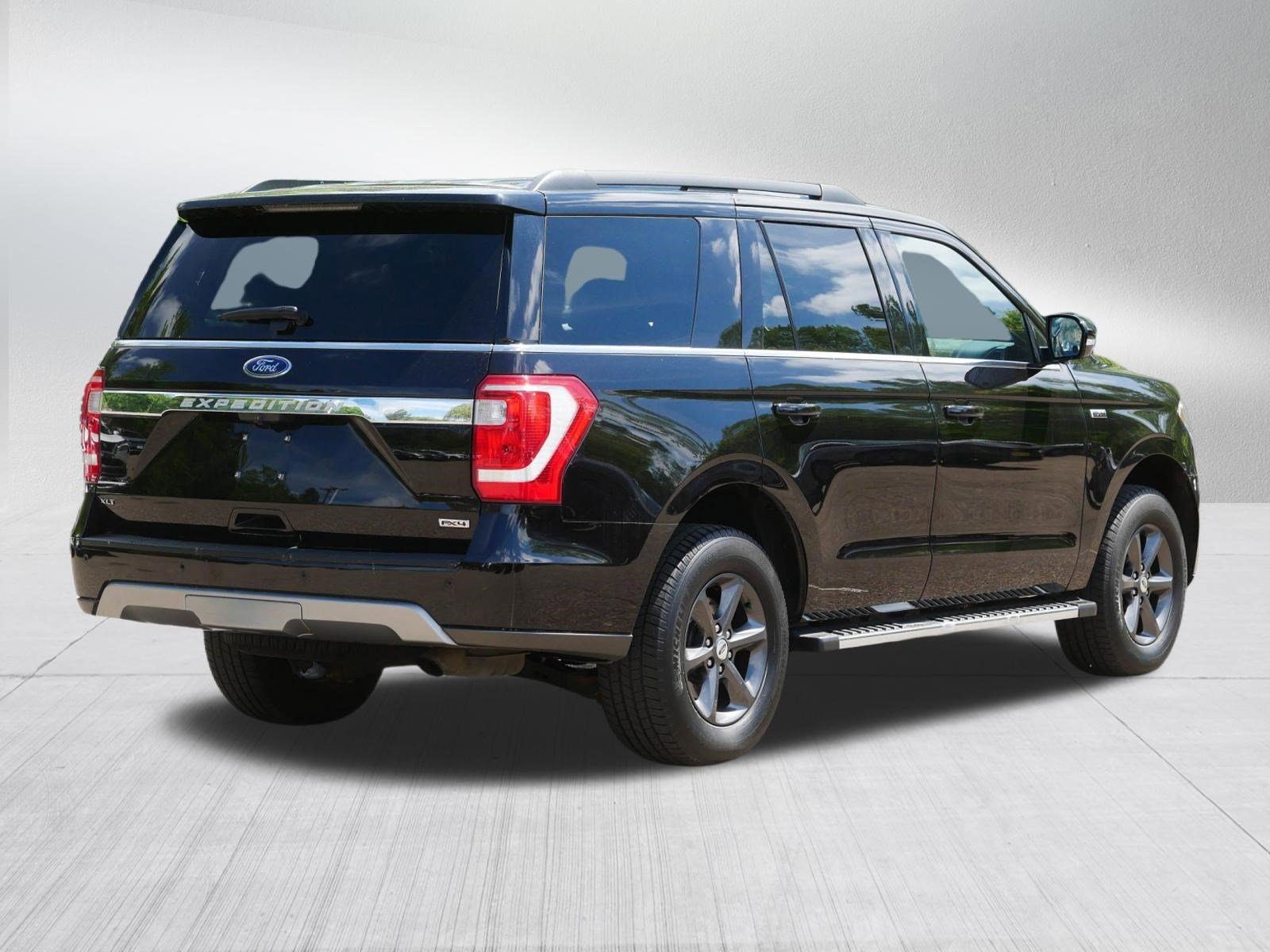 Used 2021 Agate Black Metallic Ford XLT image 7