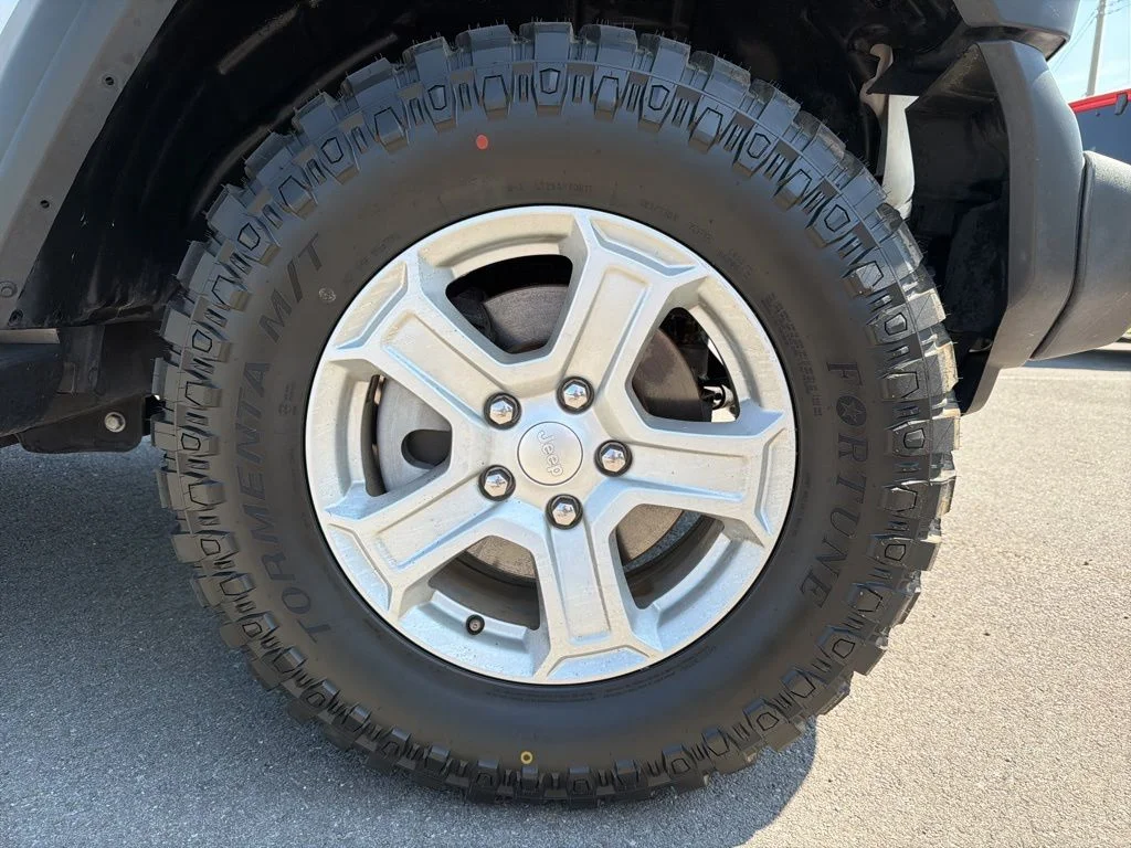 Used 2018 White Jeep Unlimited Sport S image 11