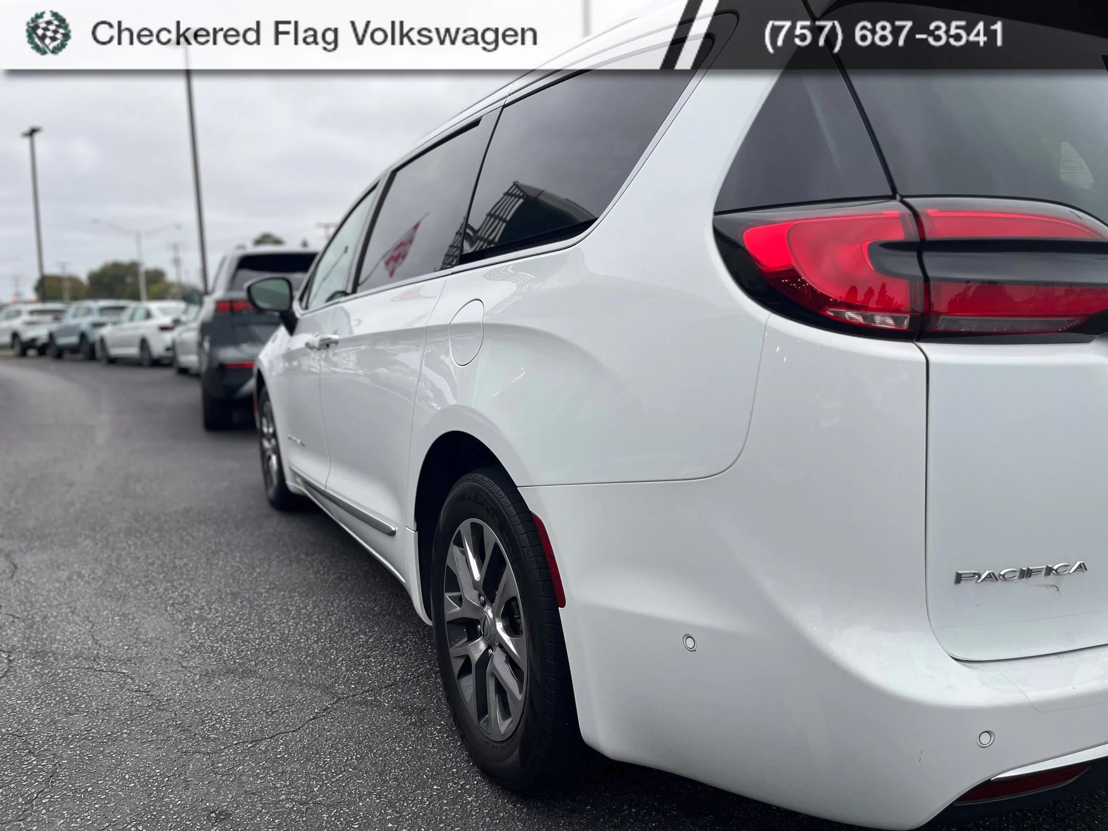 Used 2023 Bright White Clearcoat Chrysler Pinnacle image 8
