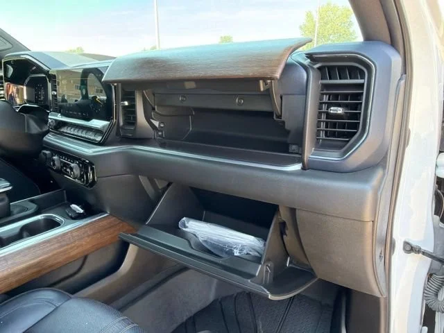 Used 2023 IRIDESCENT PEARL TRICOAT Chevrolet High Country image 56