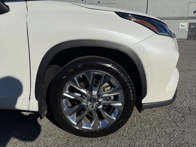 Used 2021 Blizzard Pearl Toyota Limited image 28