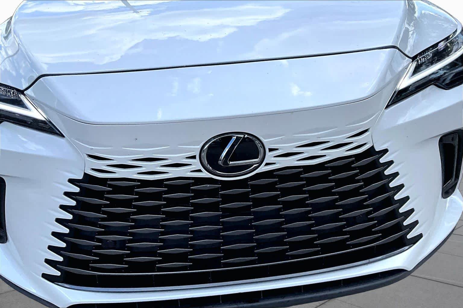 Used 2024 Eminent White Pearl Lexus Premium image 29