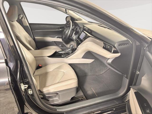 2020 Toyota Camry SE - Photo 14