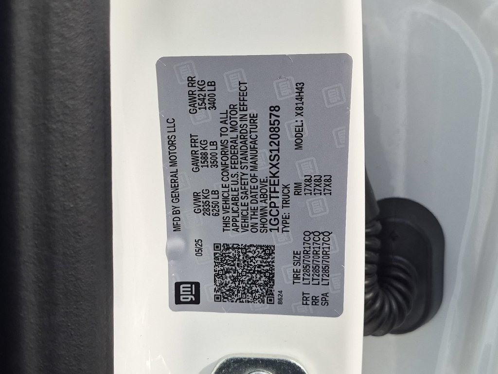 Used 2025 Summit White Chevrolet ZR2 image 31