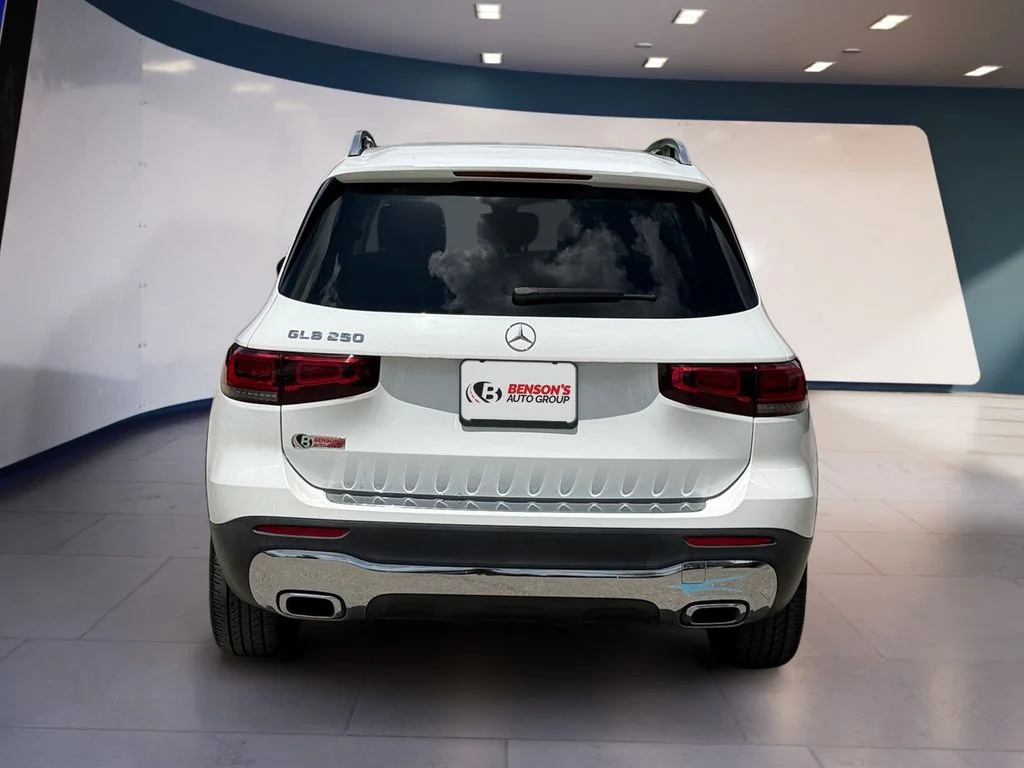 Used 2022  Mercedes-Benz GLB 250 image 4