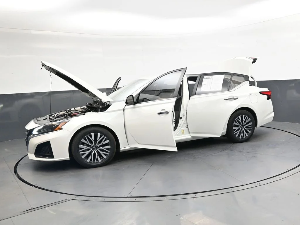 Used 2023 White Nissan 2.5 SV image 51