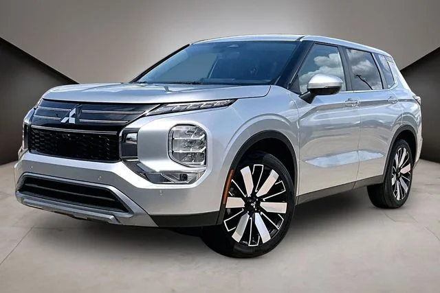 2025 Mitsubishi Outlander SE 2WD's photo