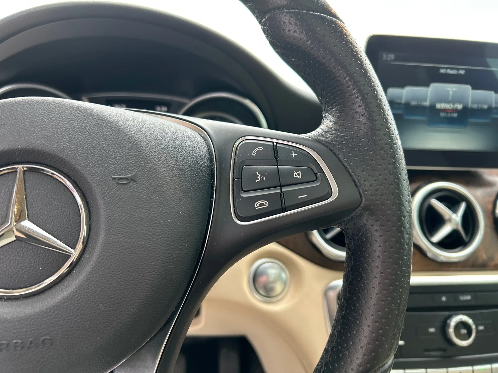 Used 2018 Cosmos Black Metallic Mercedes-Benz GLA 250 image 17
