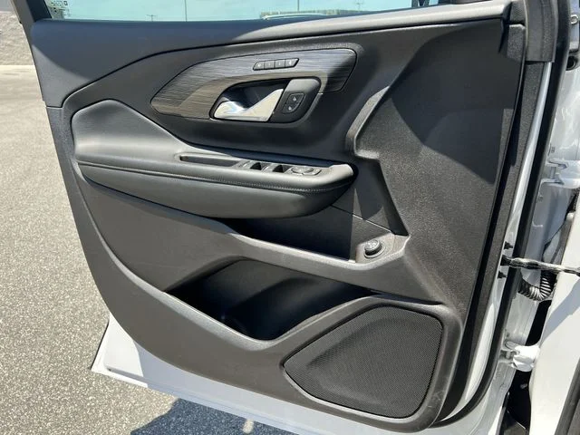 Used 2024  GMC SLT image 32