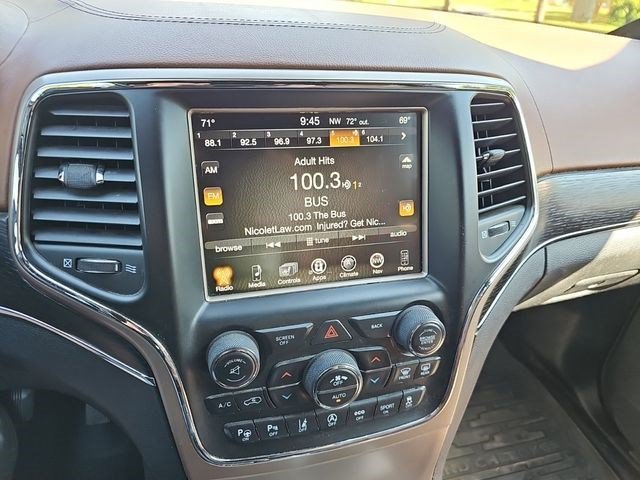 Used 2017 Ivory 3-Coat Jeep Summit image 20
