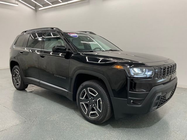 New 2026 Diamond Black Crystal Pearl-Coat Exterior Paint Jeep Laredo image 8