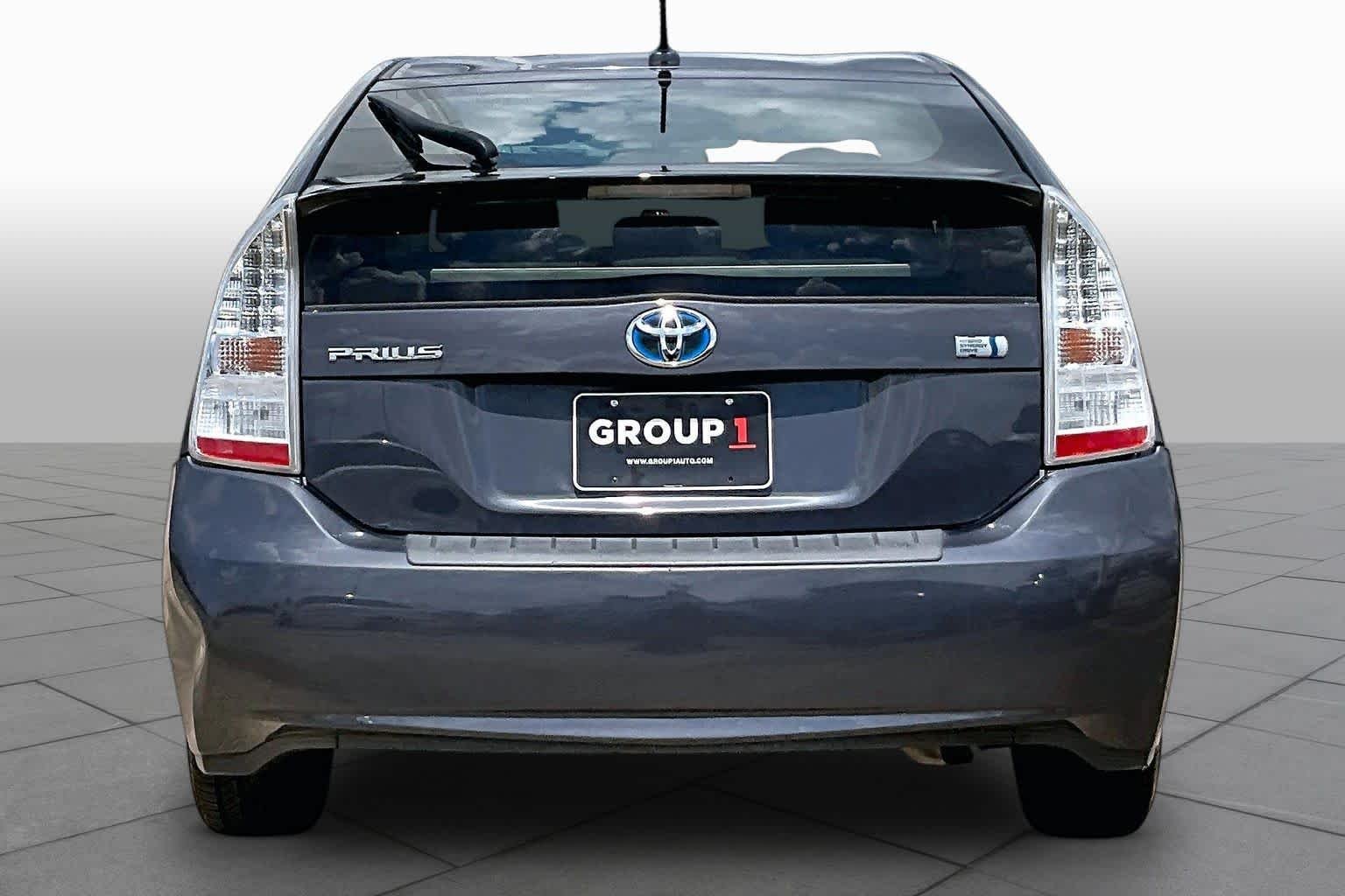 Used 2011 Winter Gray Metallic Toyota III image 4