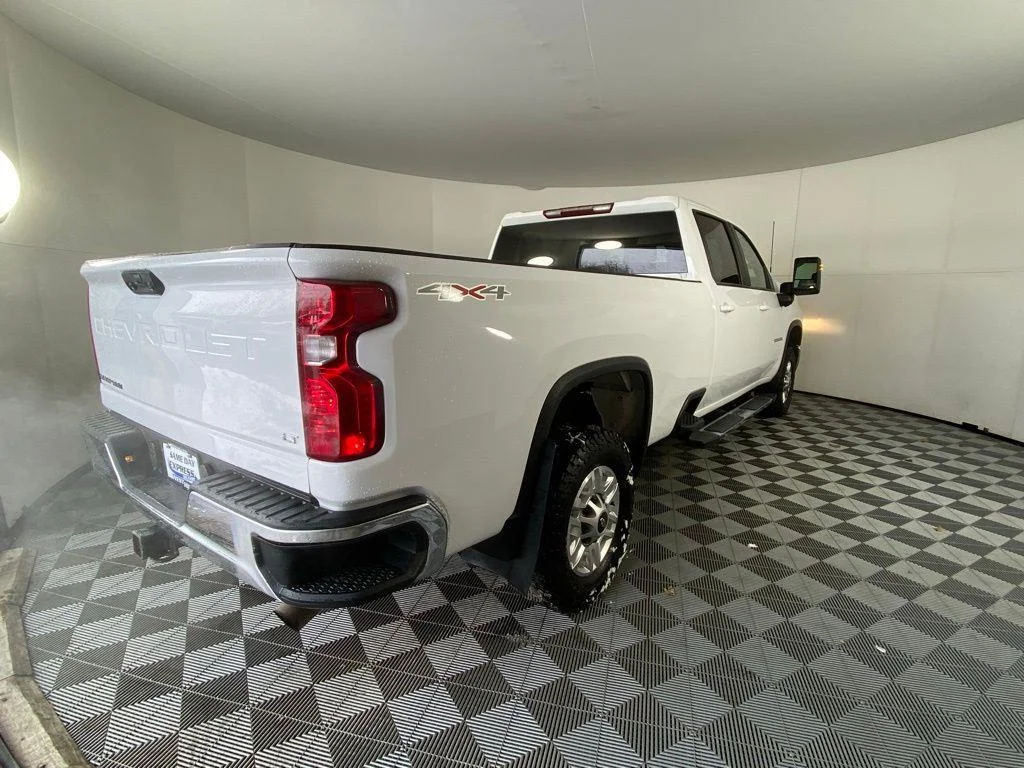 Used 2024 Summit White Chevrolet LT image 10