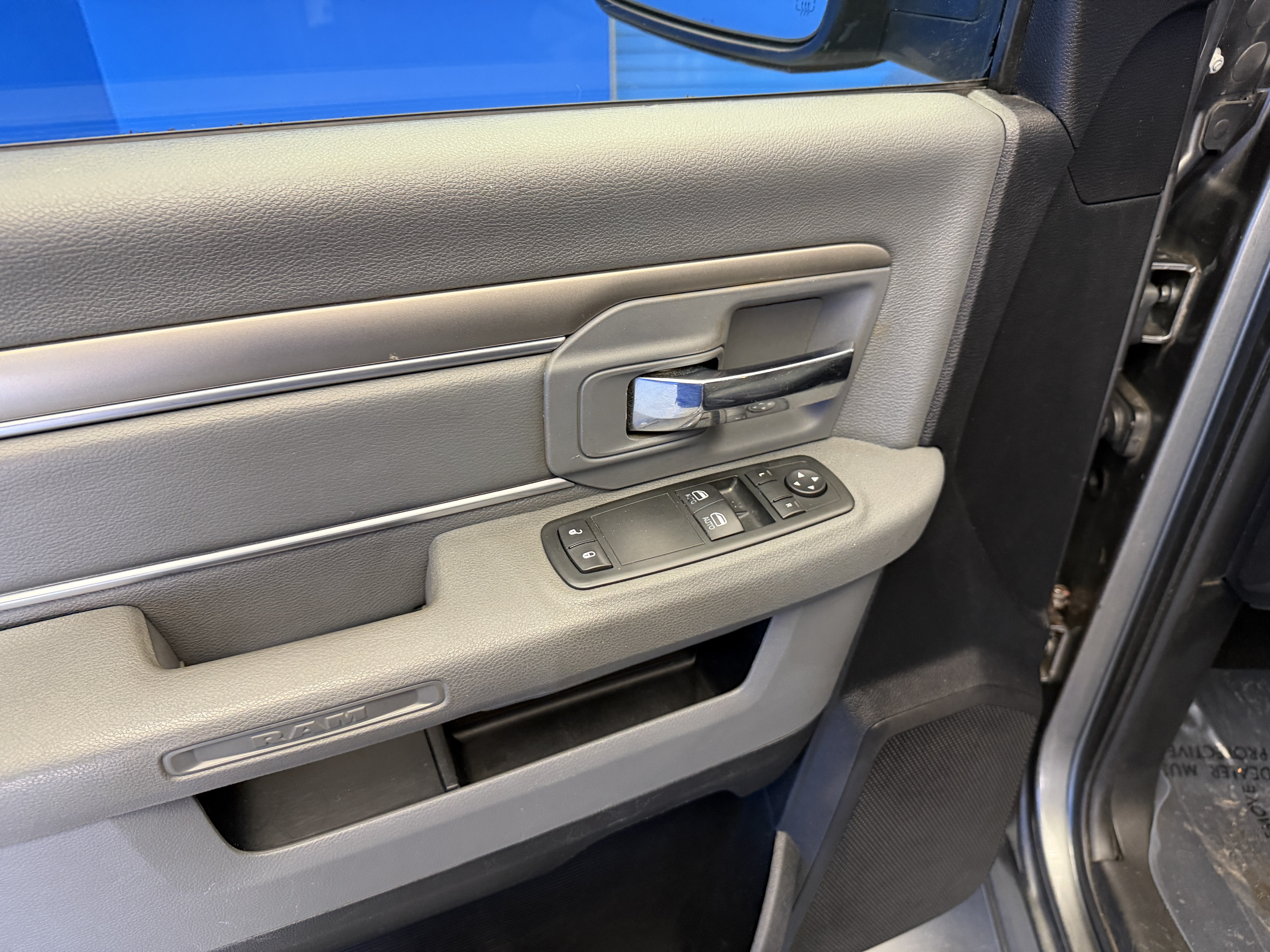 Used 2013 Mineral Gray Metallic Ram Tradesman image 10