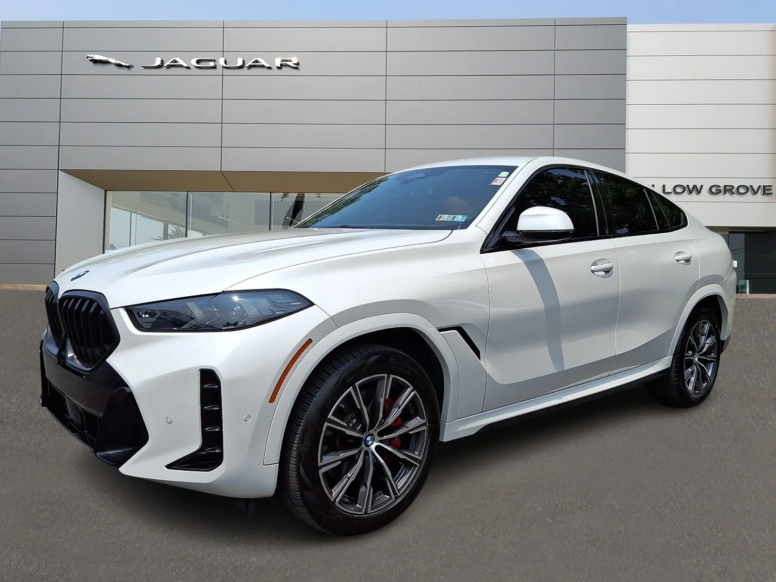 Used 2024 Mineral White Metallic - A96 BMW xDrive40i image 1