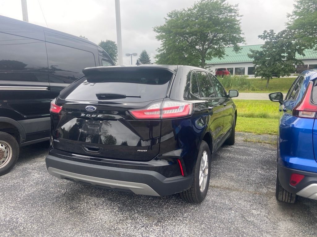 Used 2024 Black Metallic Ford SEL image 5