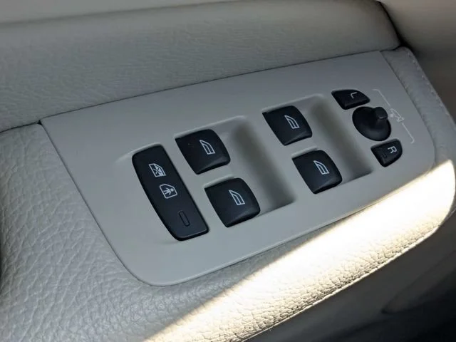 Used 2019  Volvo Momentum image 22