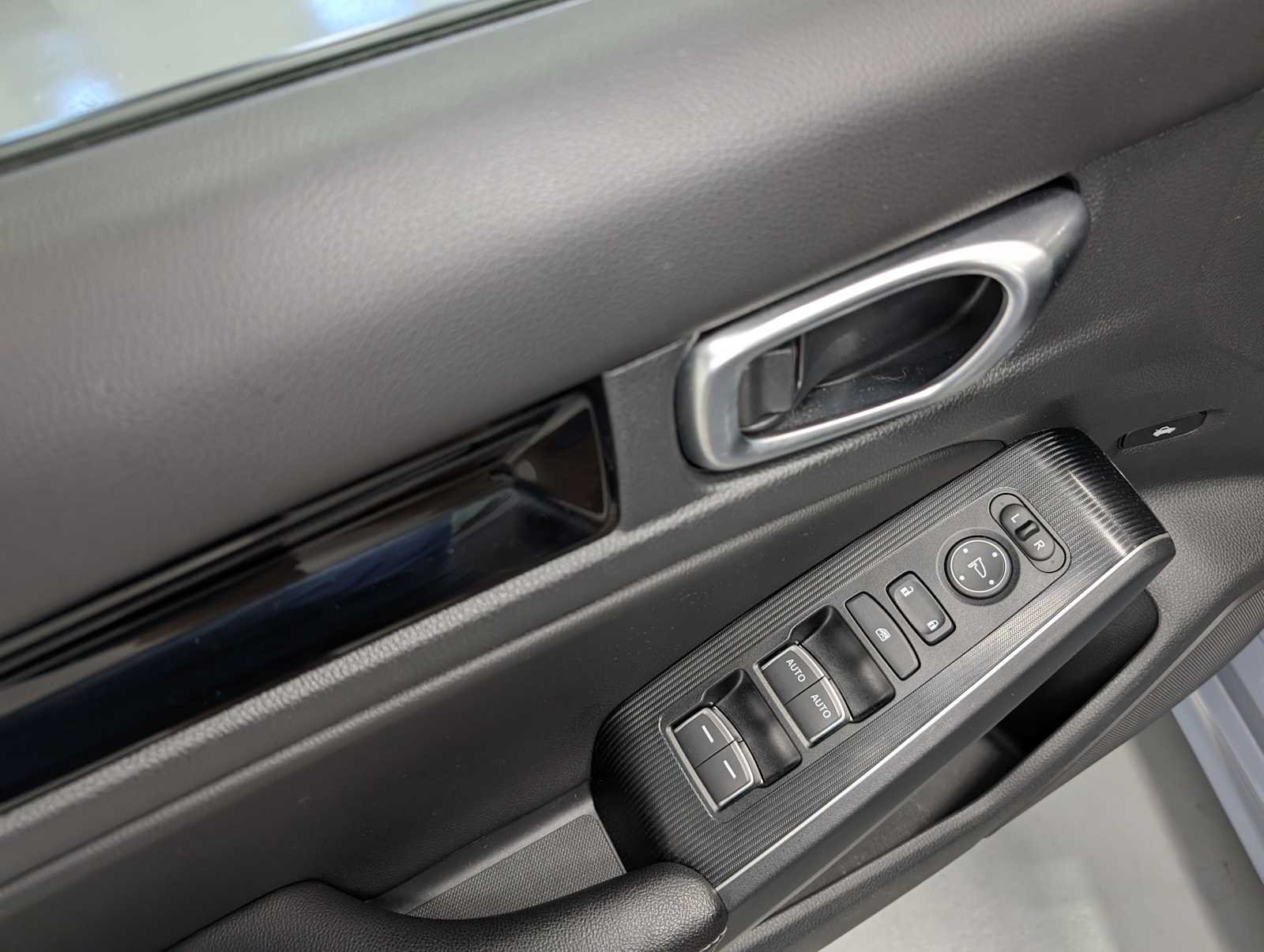 Used 2024 Sonic Gray Pearl Honda Touring image 37