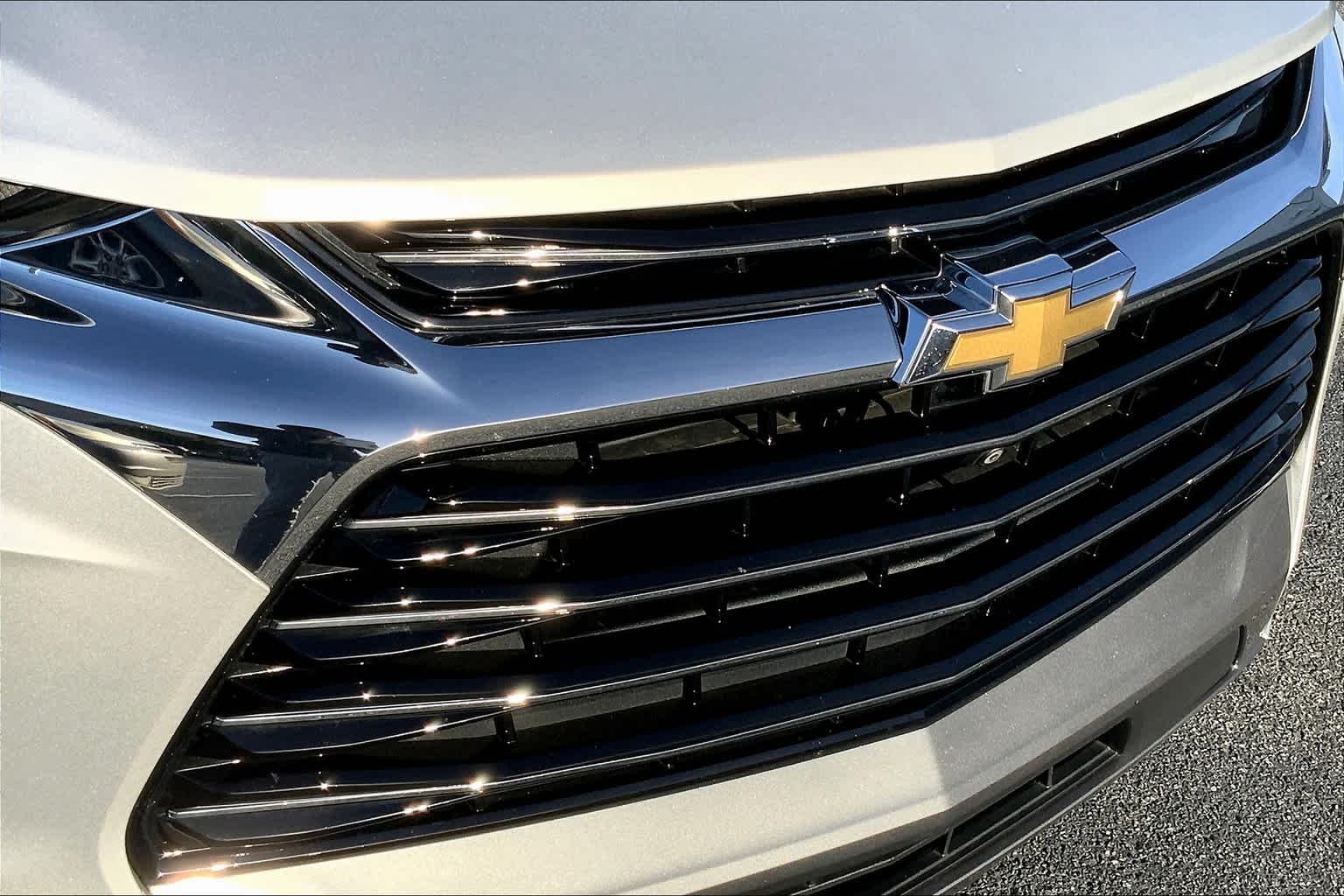 Used 2019 Silver Ice Metallic Chevrolet Premier image 29