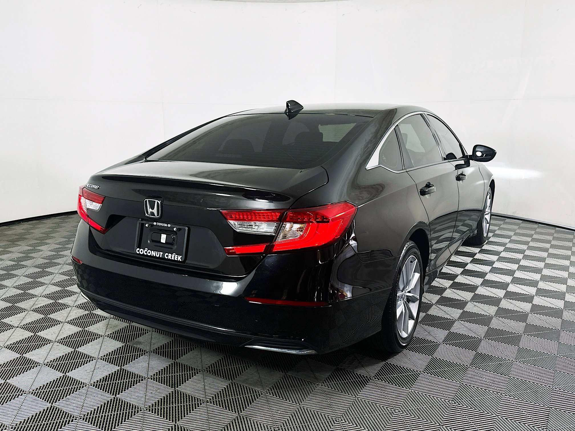 2021 Honda Accord thumbnail 5