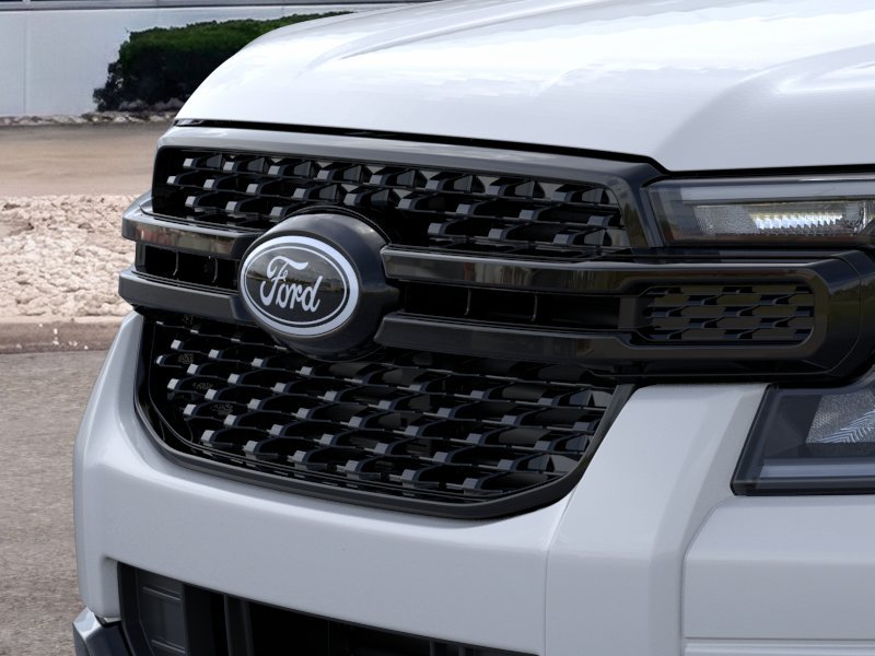 New 2025 Oxford White Ford XLT image 41