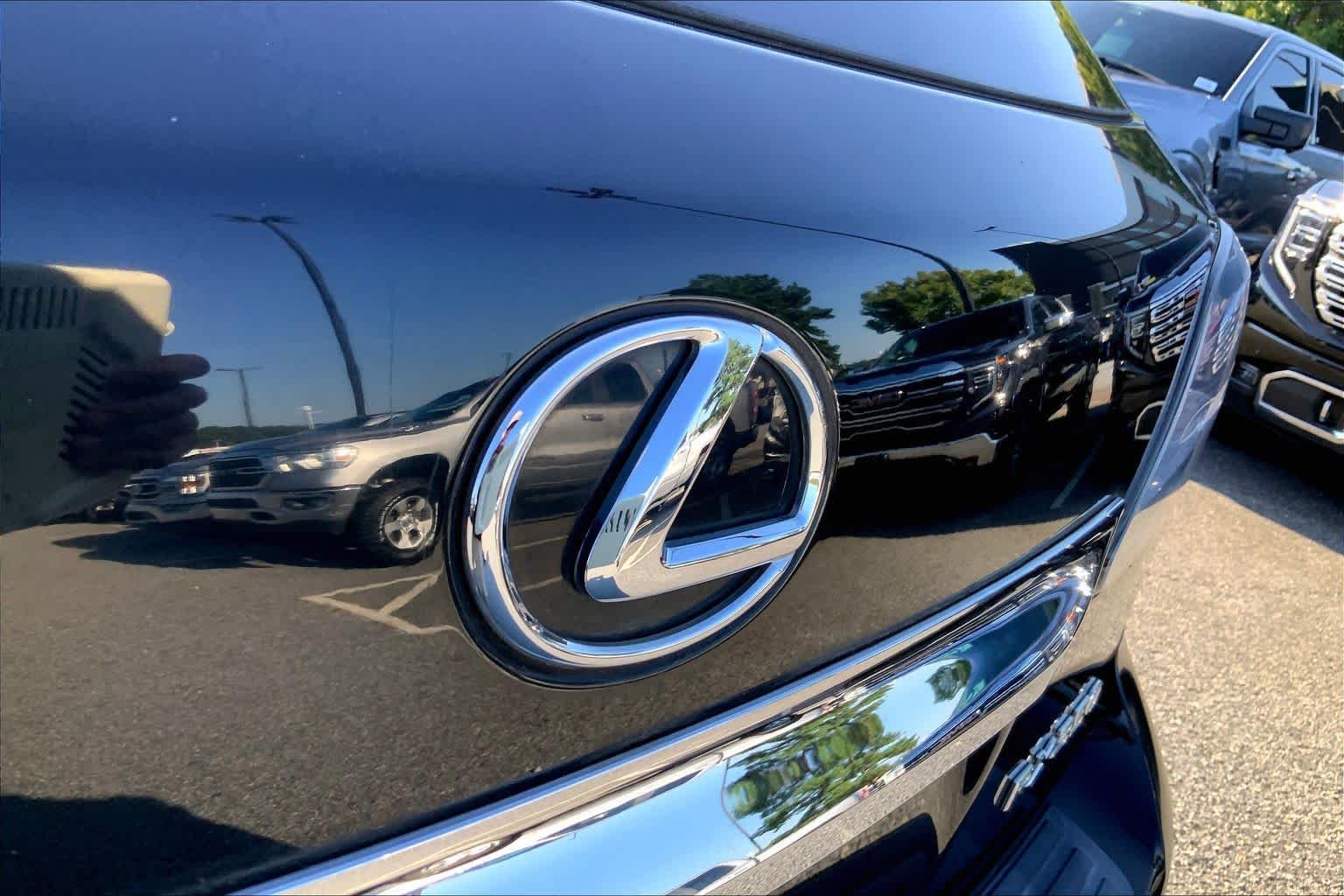 Used 2014 Obsidian Lexus  image 30