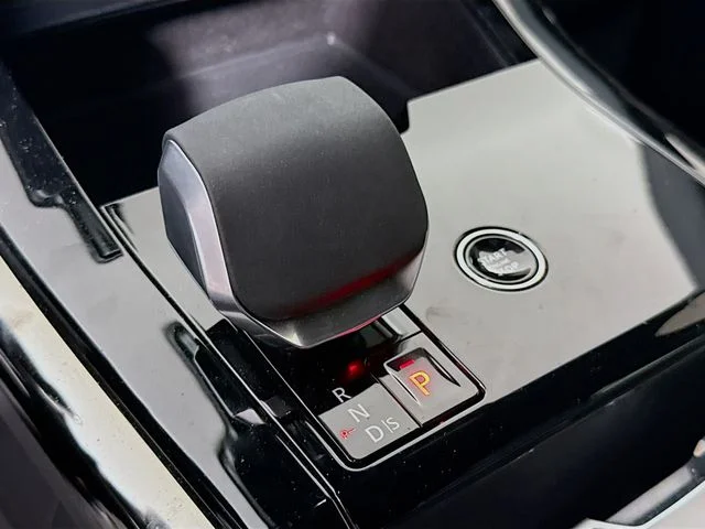 Certified Used 2025 Gray Land Rover Dynamic SE image 19