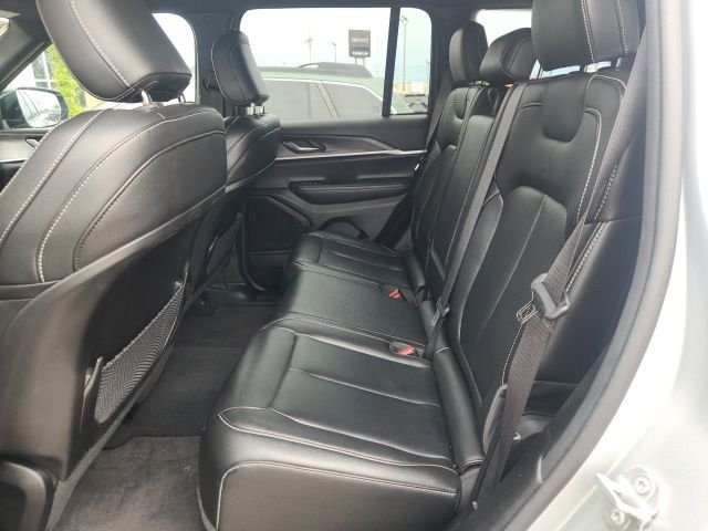 Used 2024 Silver Jeep Limited image 3