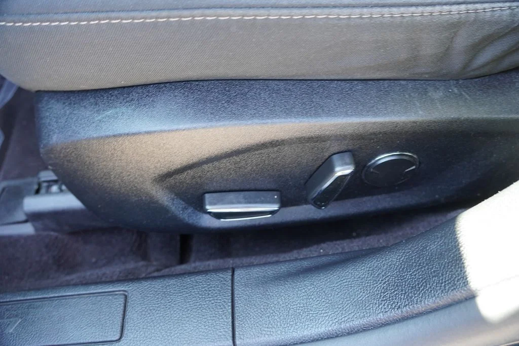 Used 2020 Blue Ford SE image 21