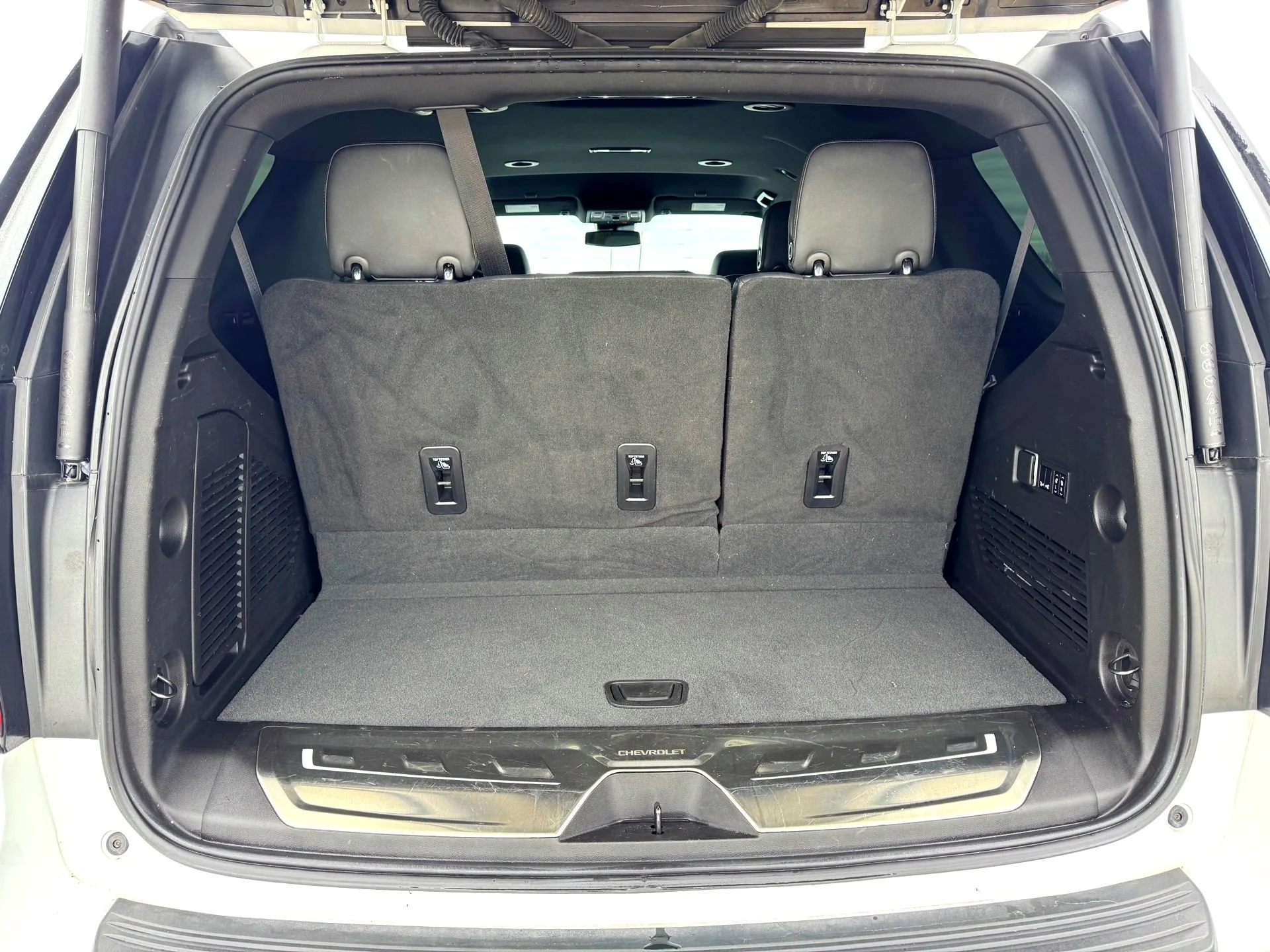 Used 2023 Summit White Chevrolet LT image 8